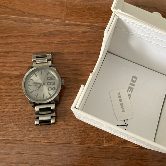 Diesel Men’s watch - Picture 2 of 2